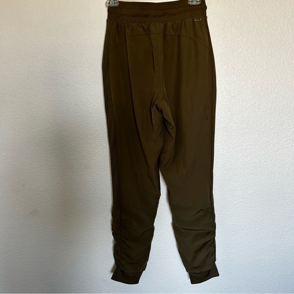 Mondetta Women’s Olive Green Jogger Pants with Drawstrings - Picture 4 of 10